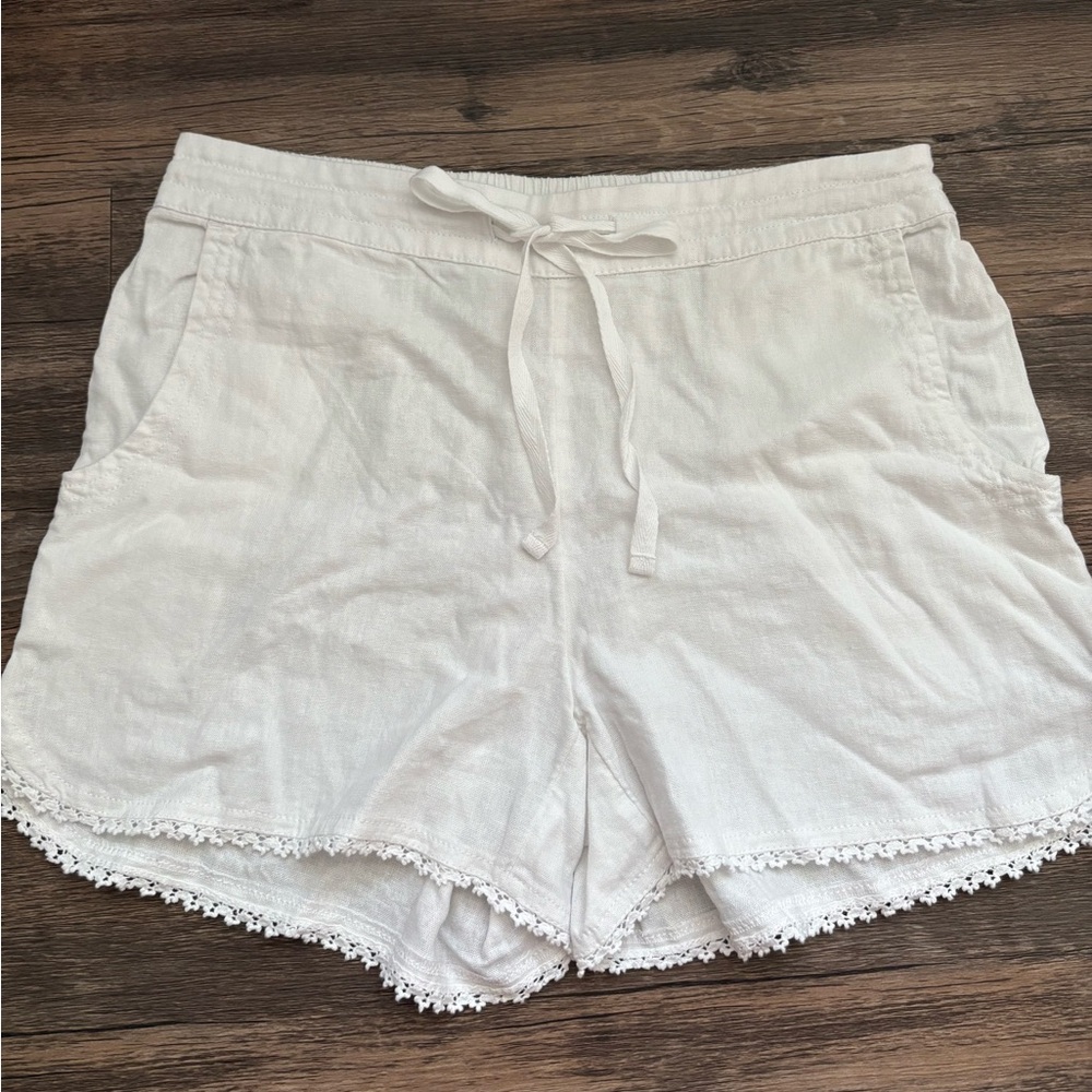 Caslon High Waist White Lace Trim Shorts